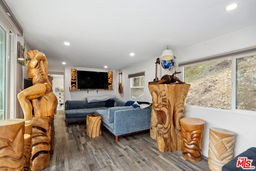 25613 Mulholland Hwy