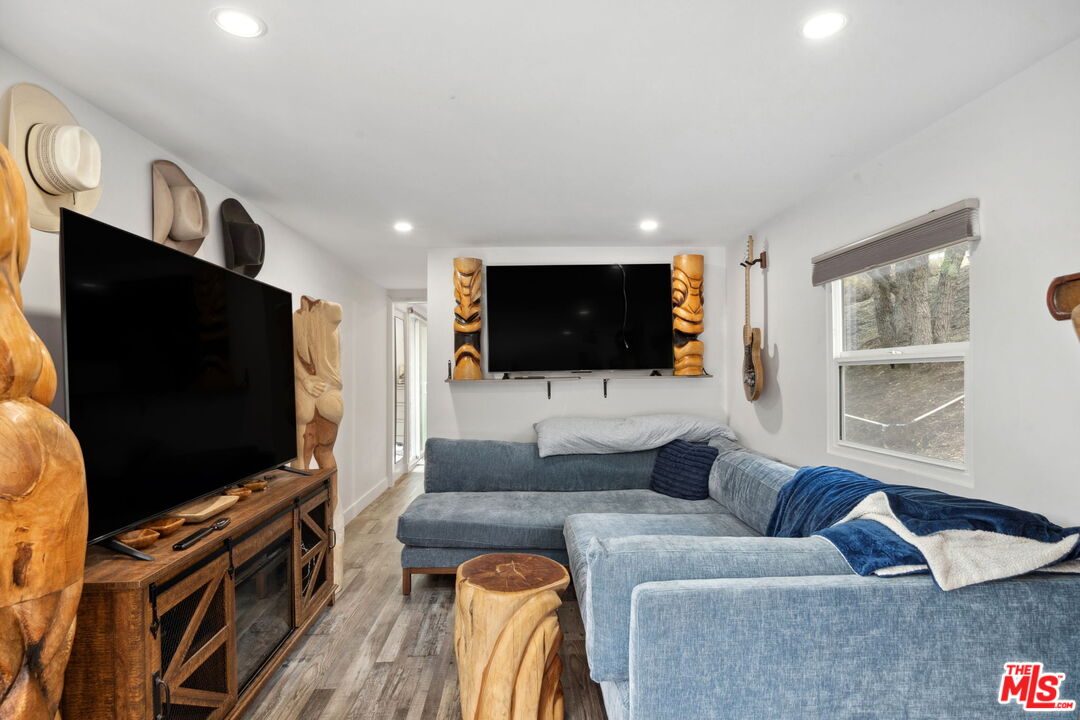 25613 Mulholland Hwy