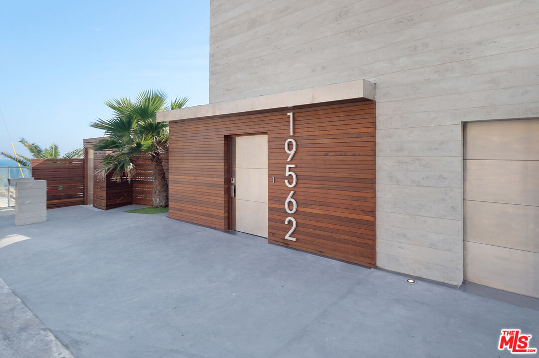 19562 PACIFIC COAST HWY