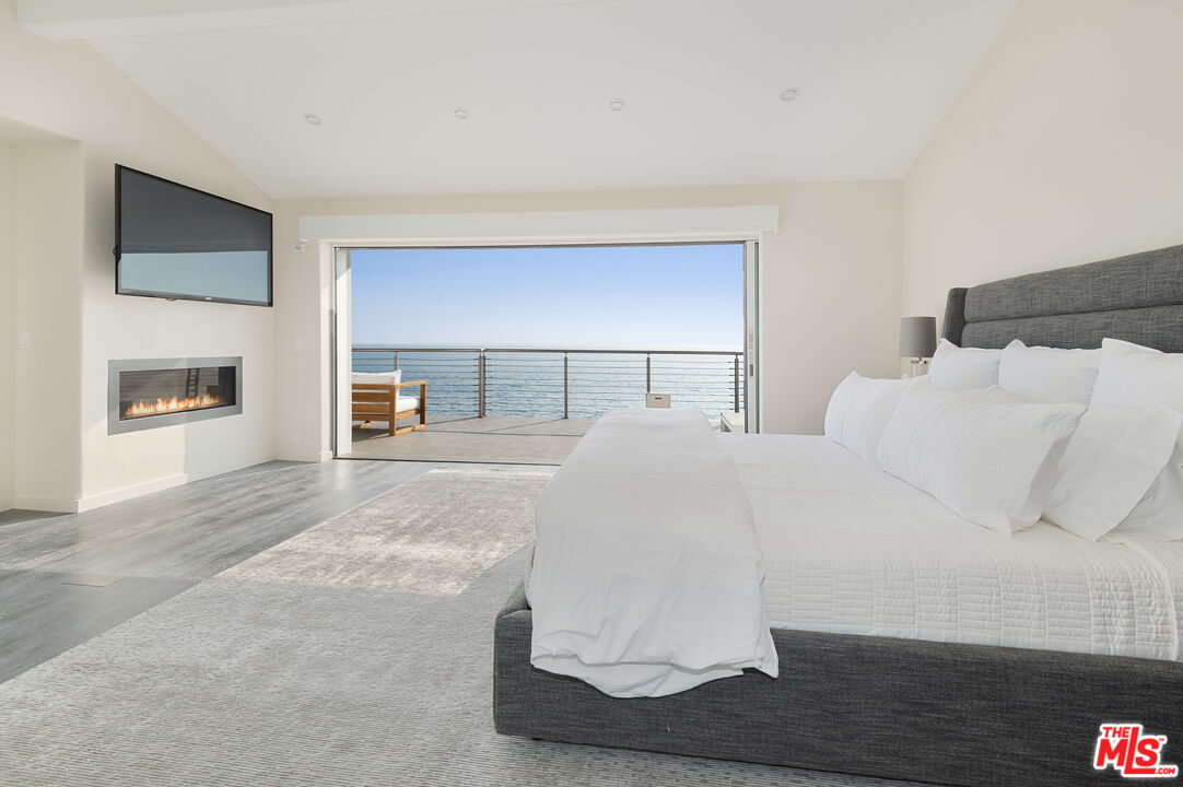 19562 PACIFIC COAST HWY