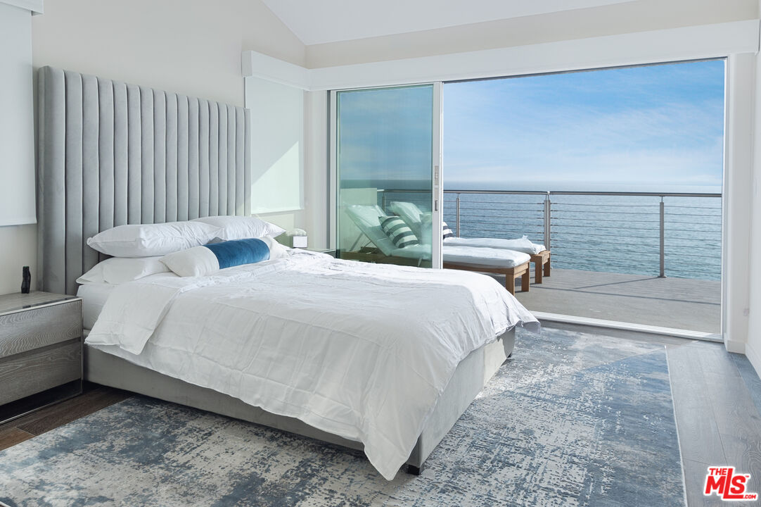 19562 PACIFIC COAST HWY