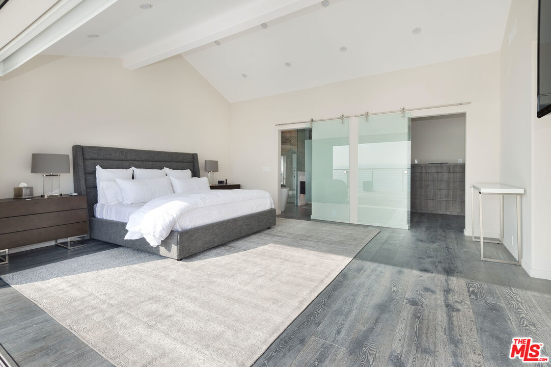 19562 PACIFIC COAST HWY