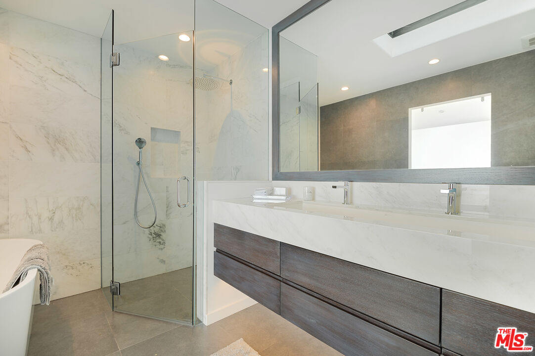 19562 PACIFIC COAST HWY