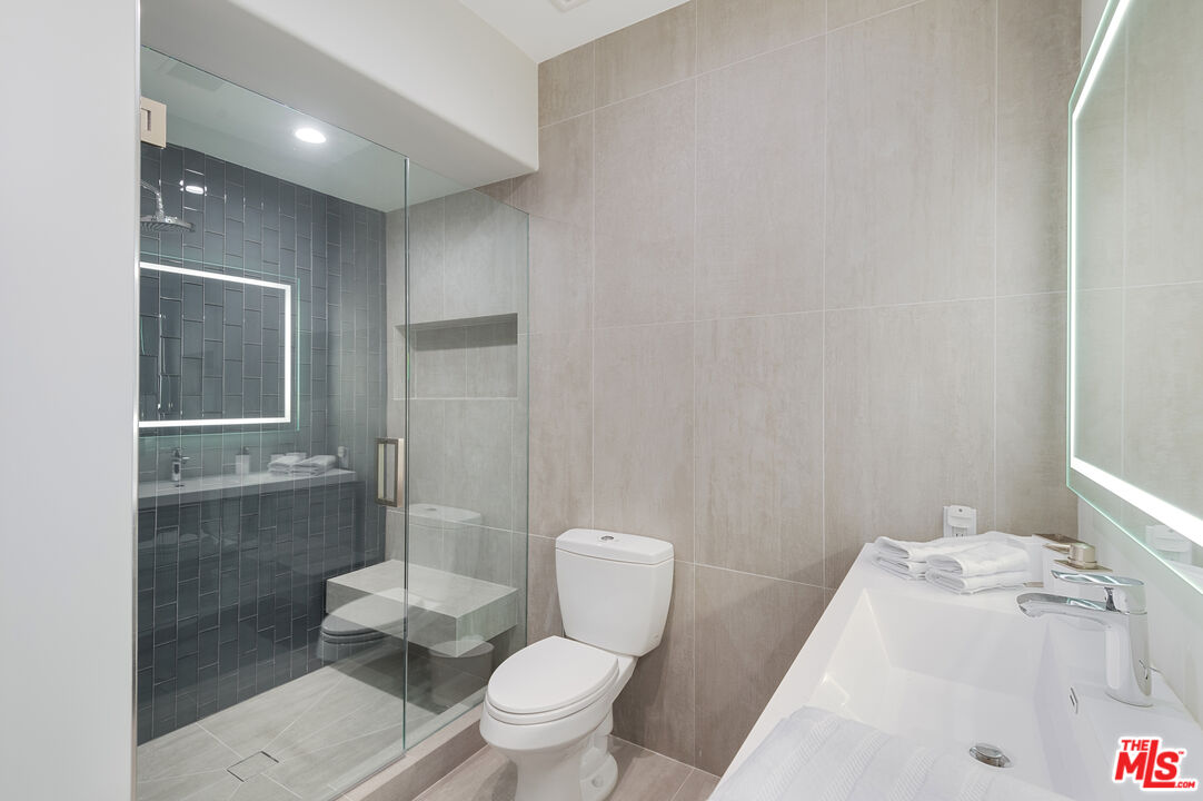 19562 PACIFIC COAST HWY