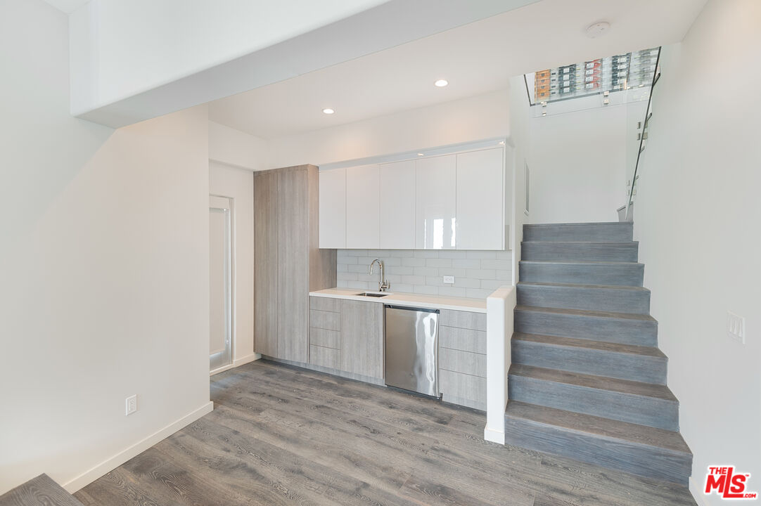 19562 PACIFIC COAST HWY