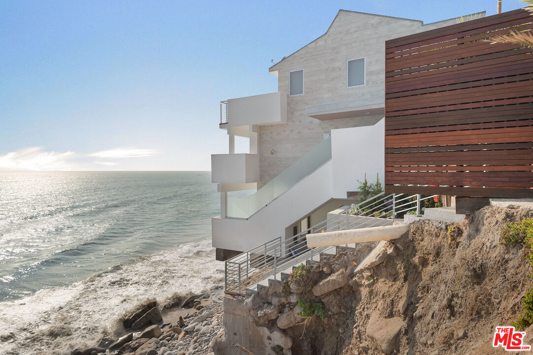 19562 PACIFIC COAST HWY