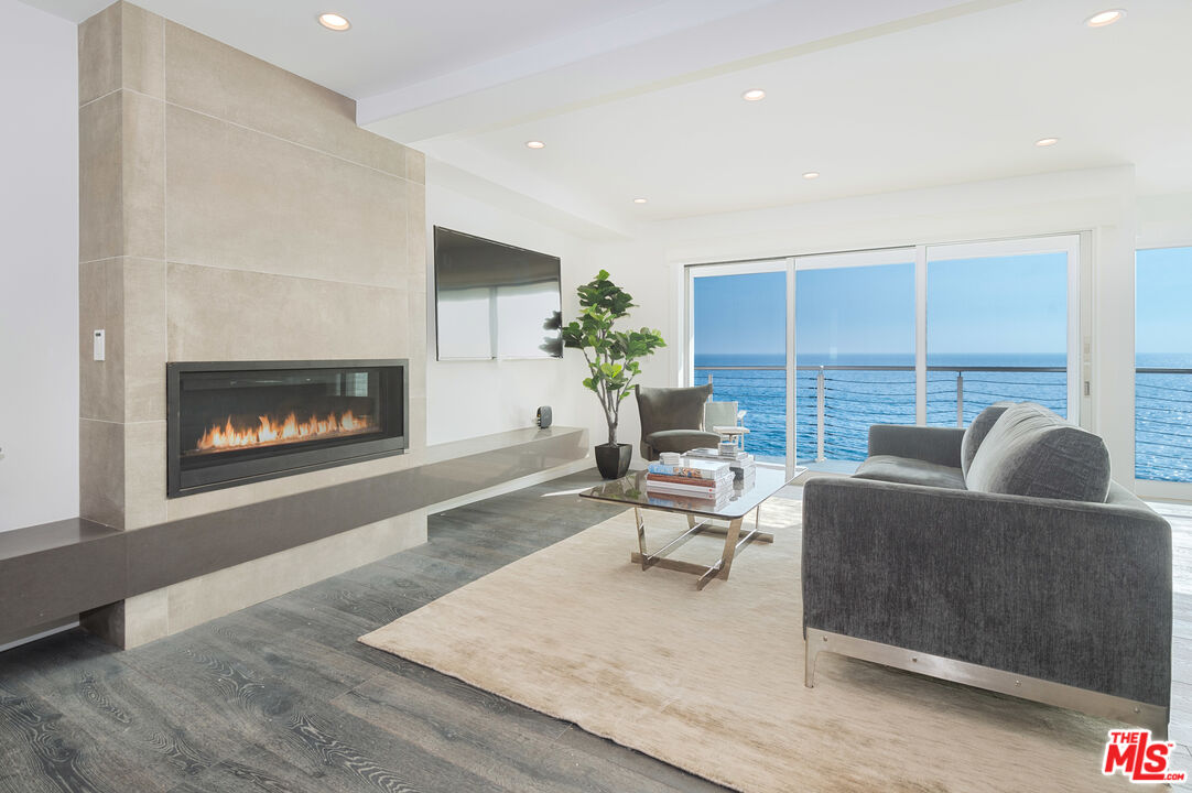 19562 PACIFIC COAST HWY