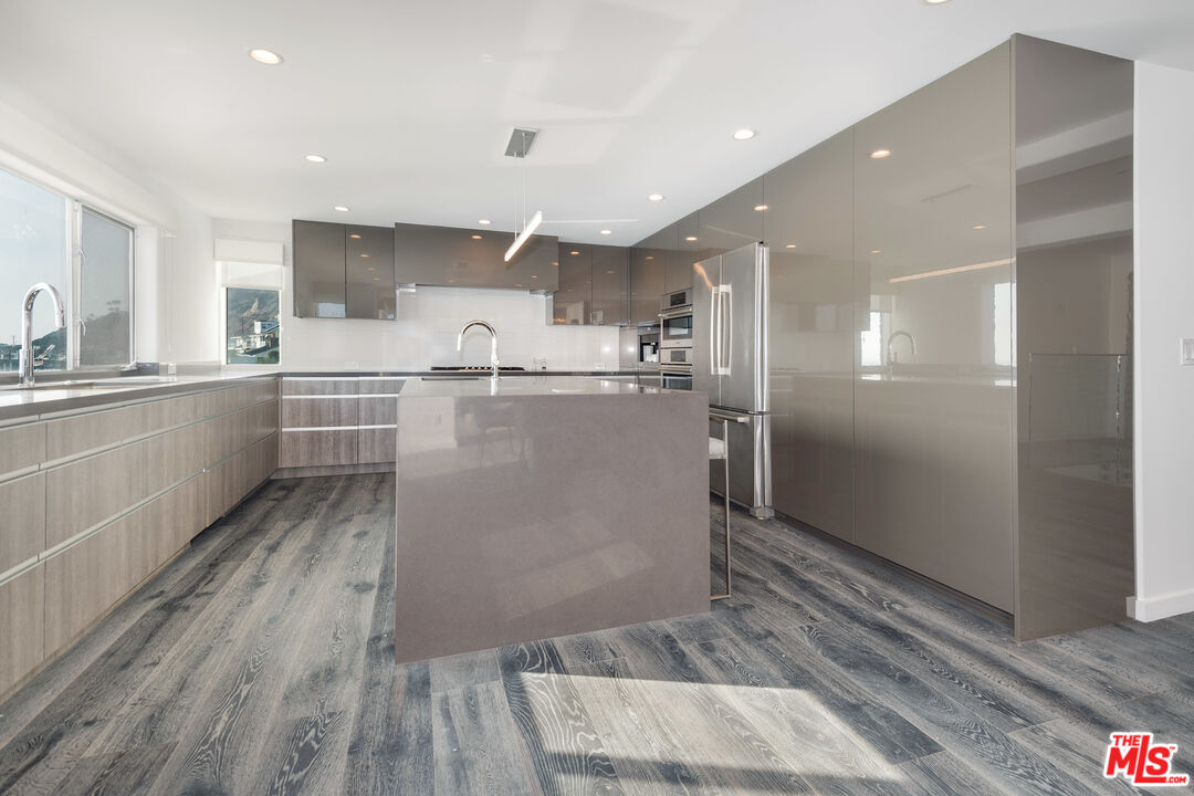 19562 PACIFIC COAST HWY