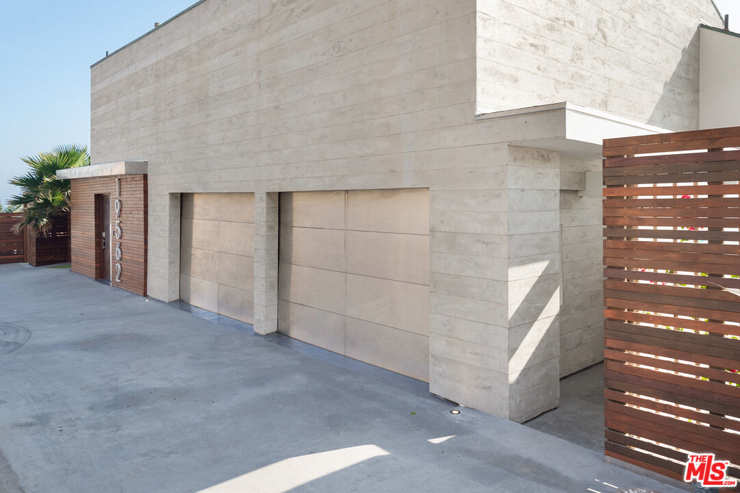 19562 PACIFIC COAST HWY