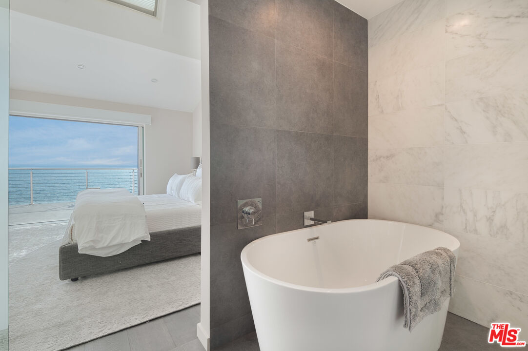 19562 PACIFIC COAST HWY