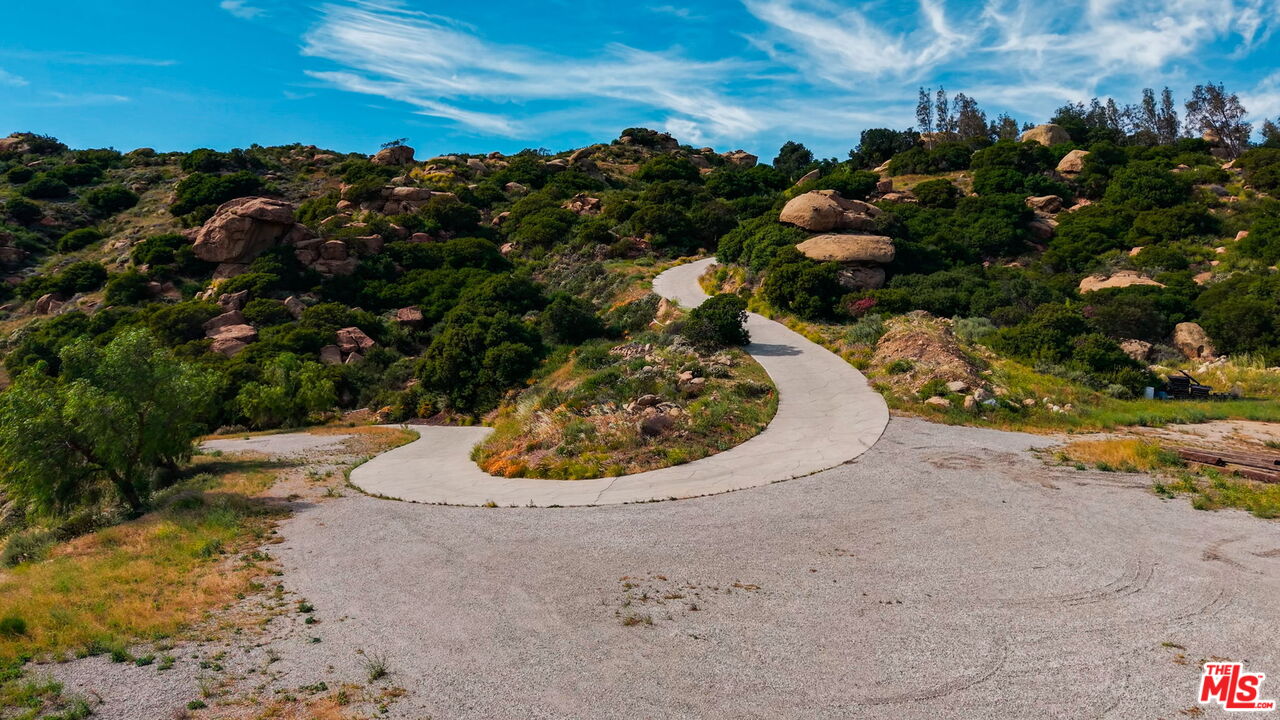 22001 Santa Susana Pass Rd