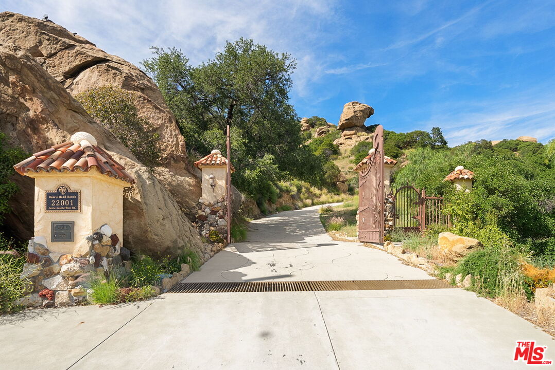 22001 Santa Susana Pass Rd