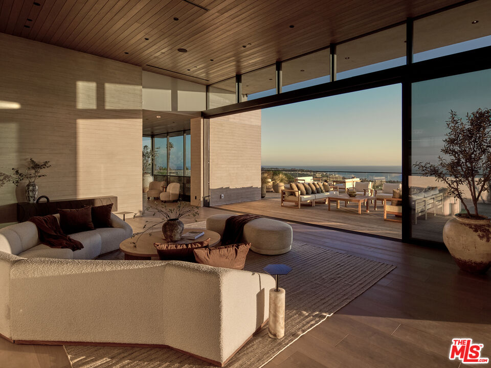 30010 Andromeda Ln
