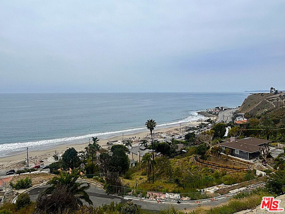 21540 Rambla Vista