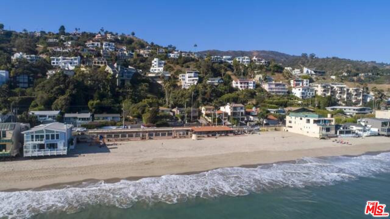 21540 Rambla Vista
