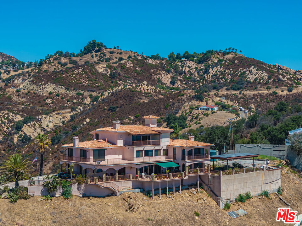 140 Valle Lindo St