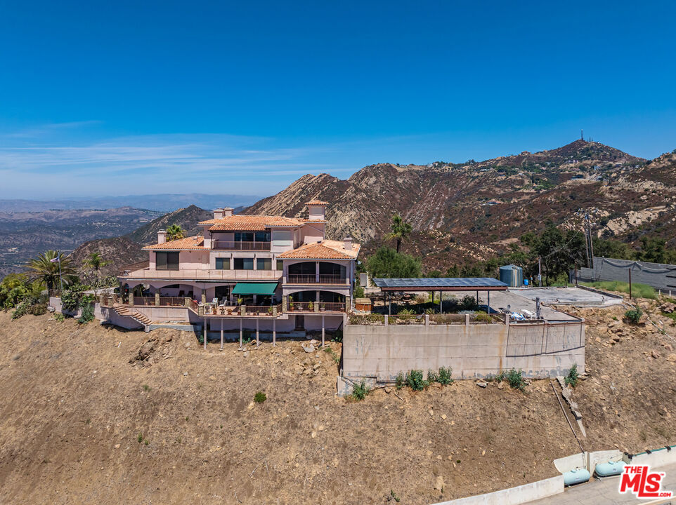140 Valle Lindo St