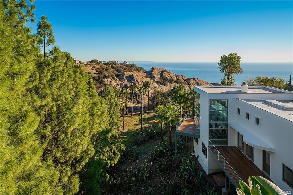 24764 W Saddle Peak RD