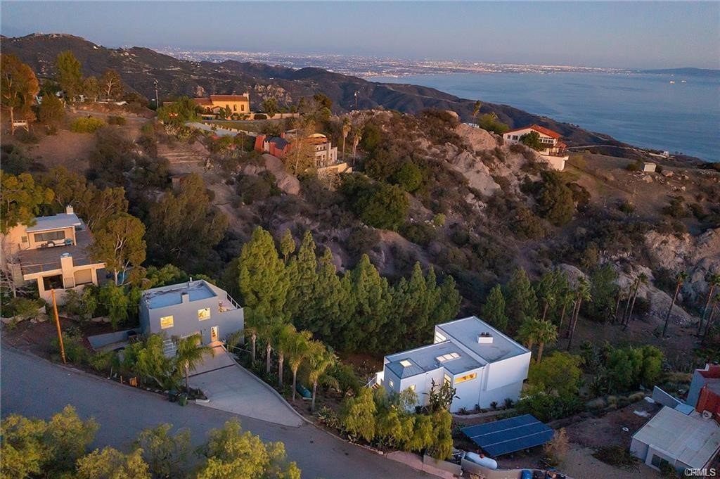 24764 W Saddle Peak RD