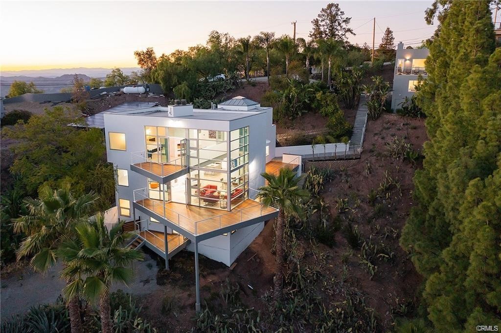 24764 W Saddle Peak RD