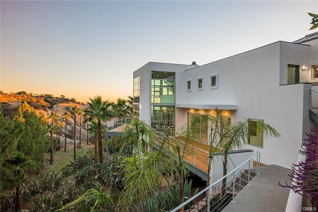 24764 W Saddle Peak RD