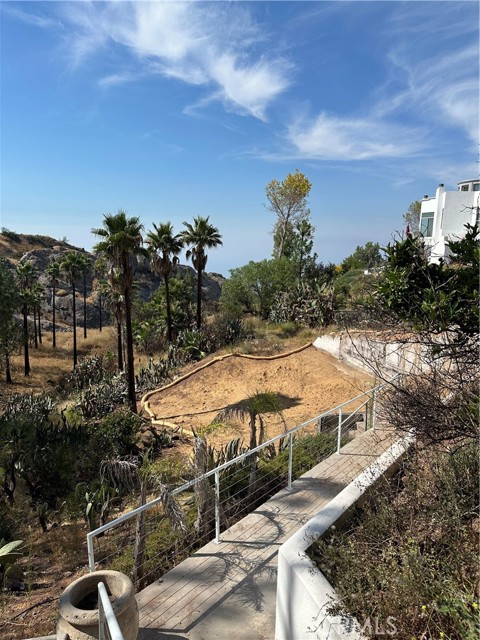 24764 W Saddle Peak RD