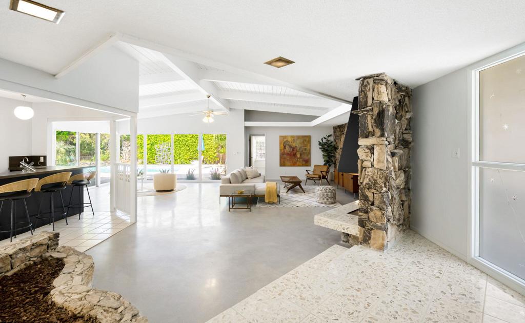 1333 E Deepwell Road