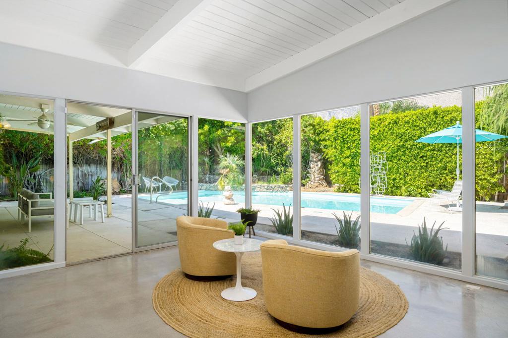 1333 E Deepwell Road