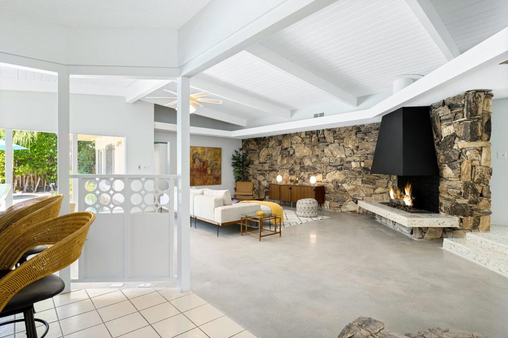 1333 E Deepwell Road