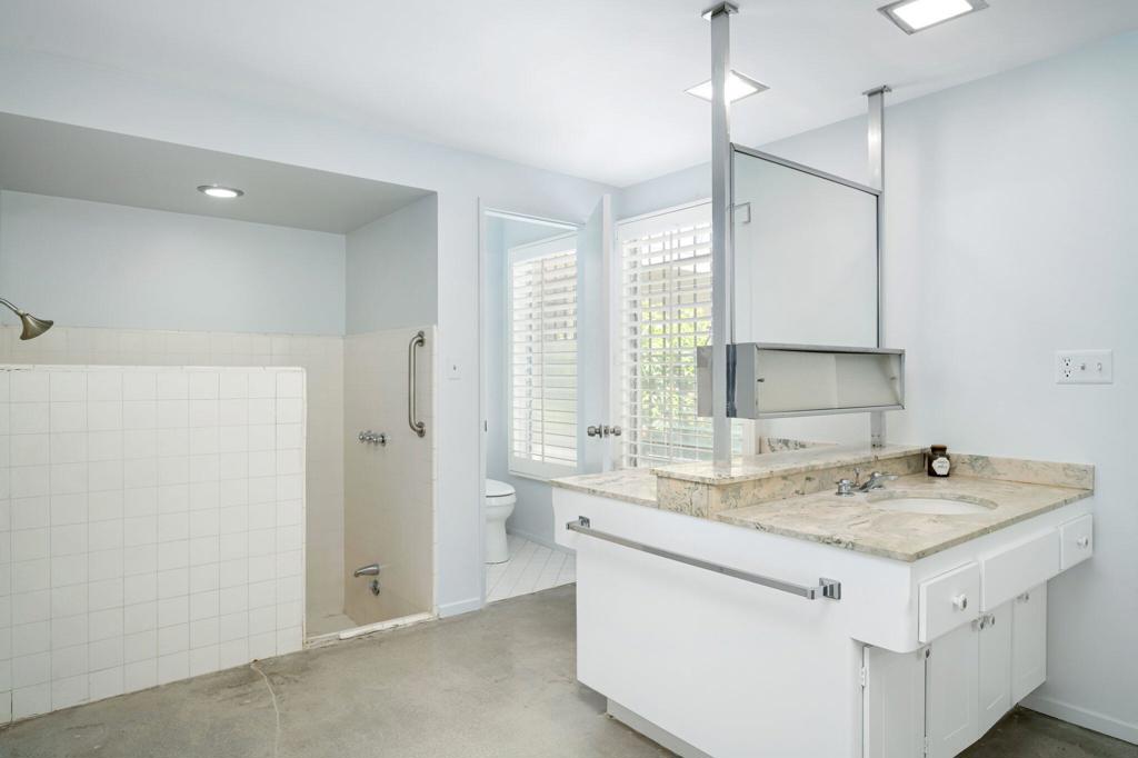 1333 E Deepwell Road