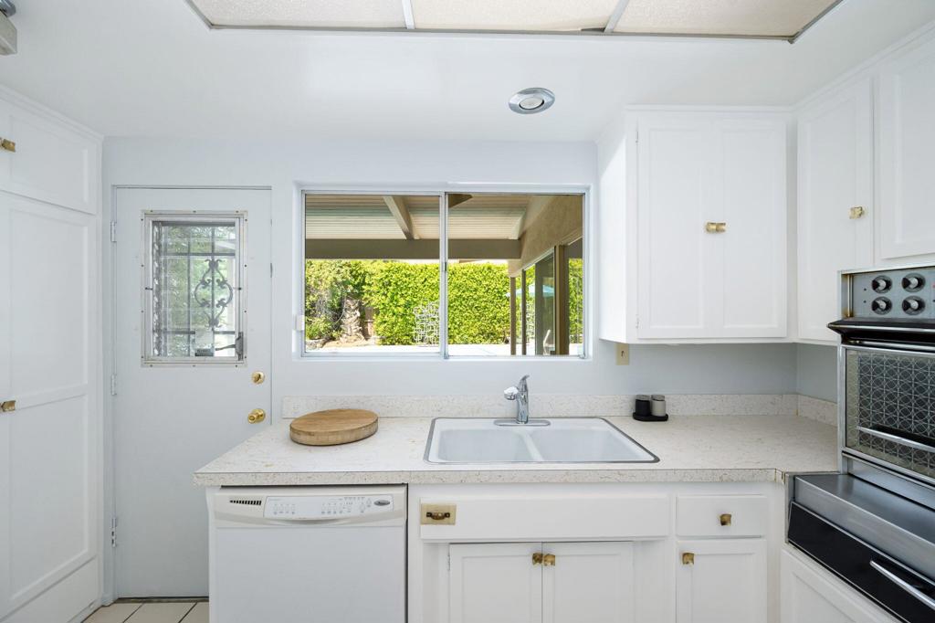 1333 E Deepwell Road