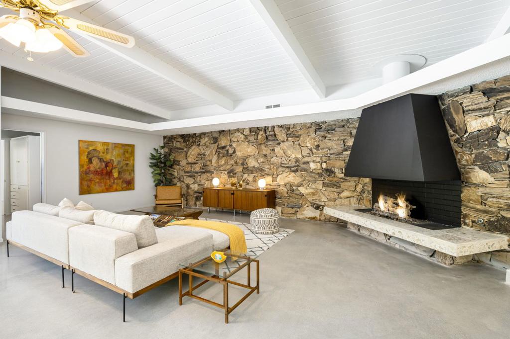 1333 E Deepwell Road