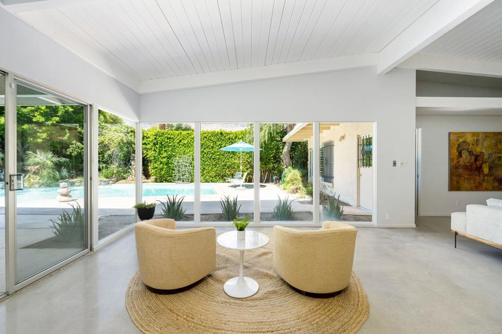 1333 E Deepwell Road