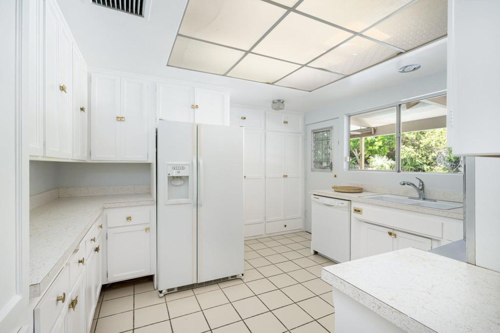 1333 E Deepwell Road