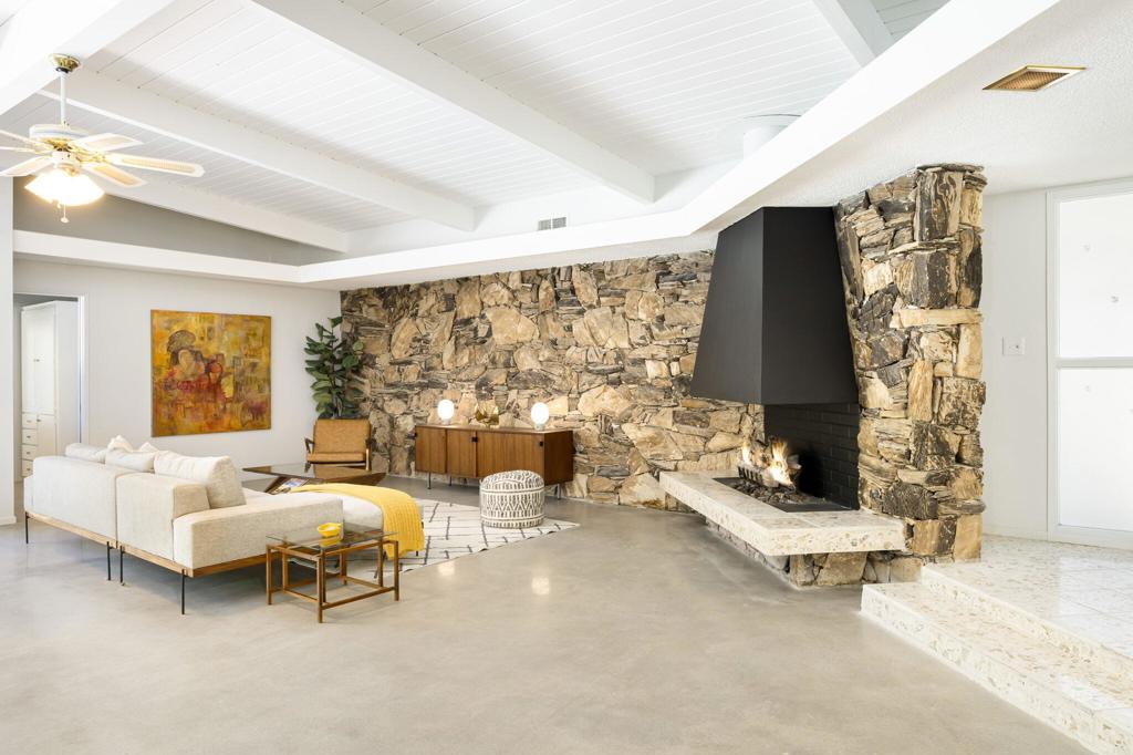 1333 E Deepwell Road