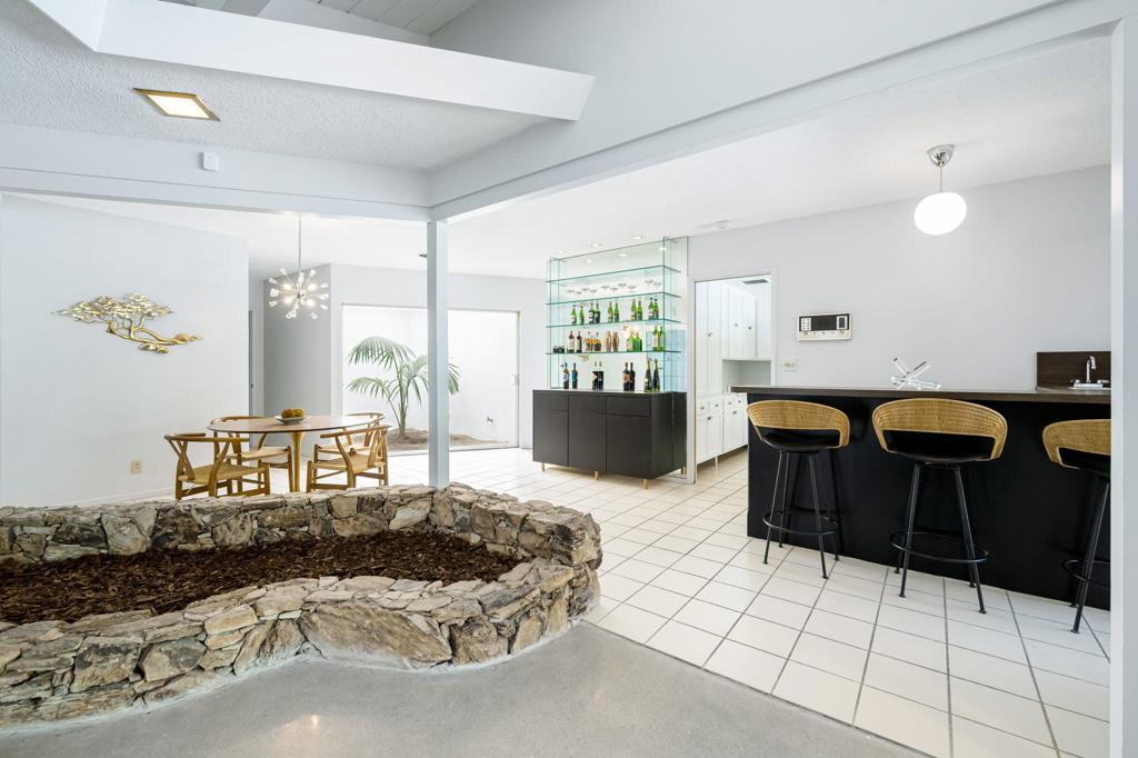 1333 E Deepwell Road