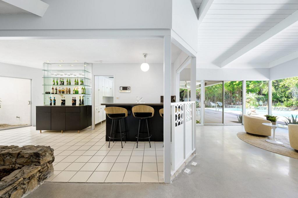 1333 E Deepwell Road