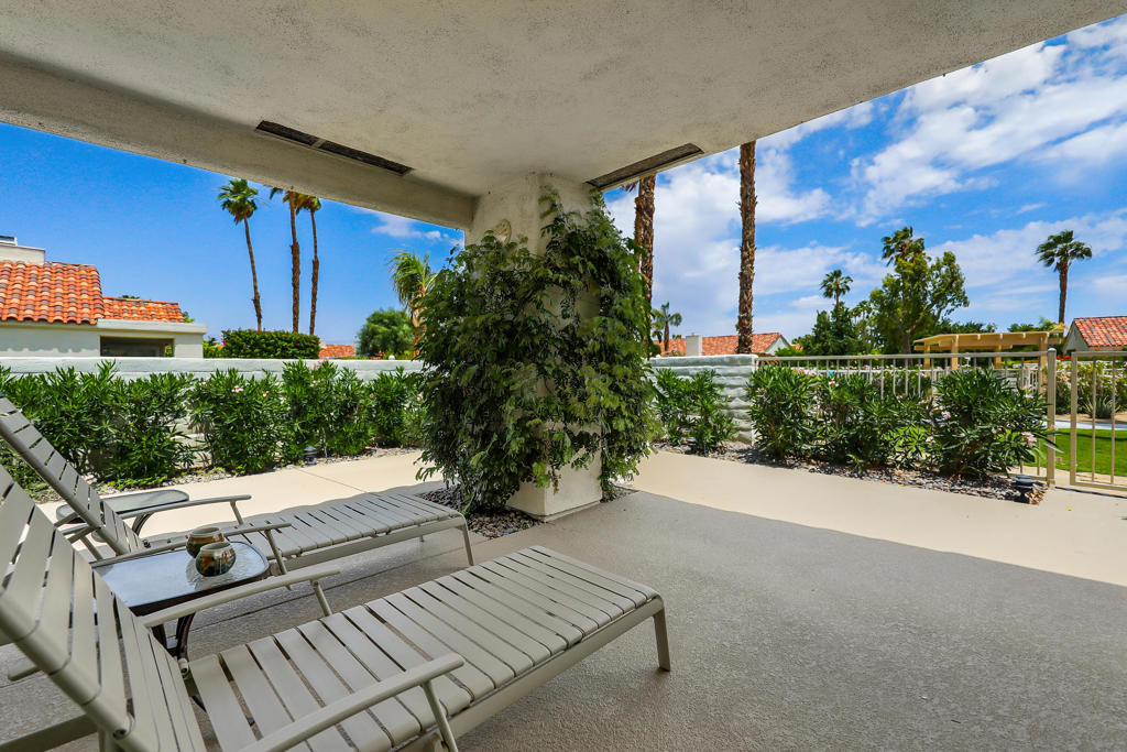 43772 Calle Las Brisas W