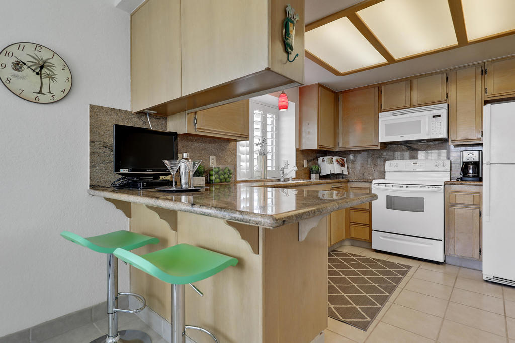 43772 Calle Las Brisas W