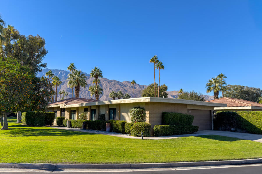 1143 W Oakcrest Drive