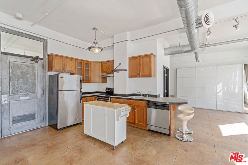 108 W 2ND Street Unit: 311
