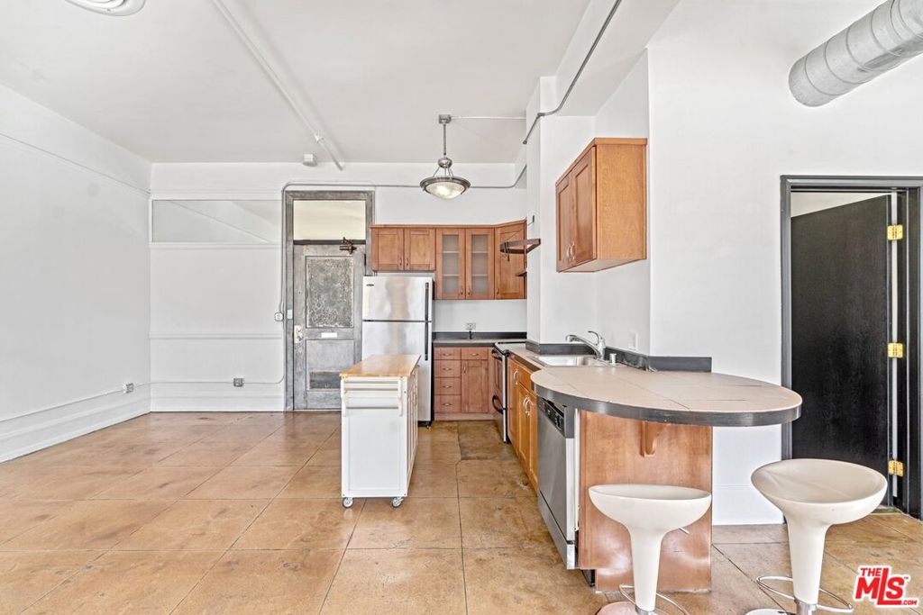 108 W 2ND Street Unit: 311