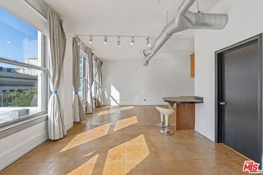 108 W 2ND Street Unit: 311