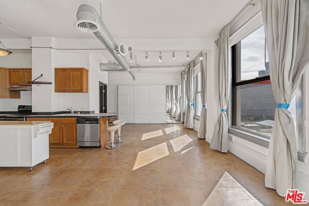 108 W 2ND Street Unit: 311