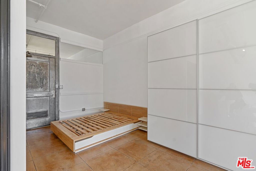 108 W 2ND Street Unit: 311