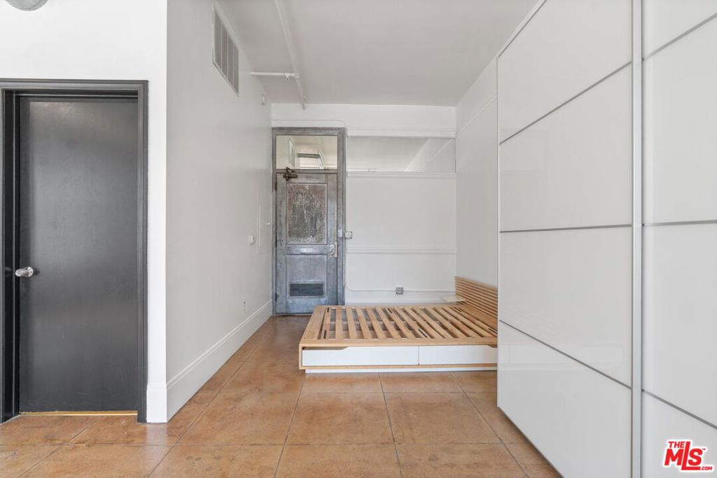 108 W 2ND Street Unit: 311