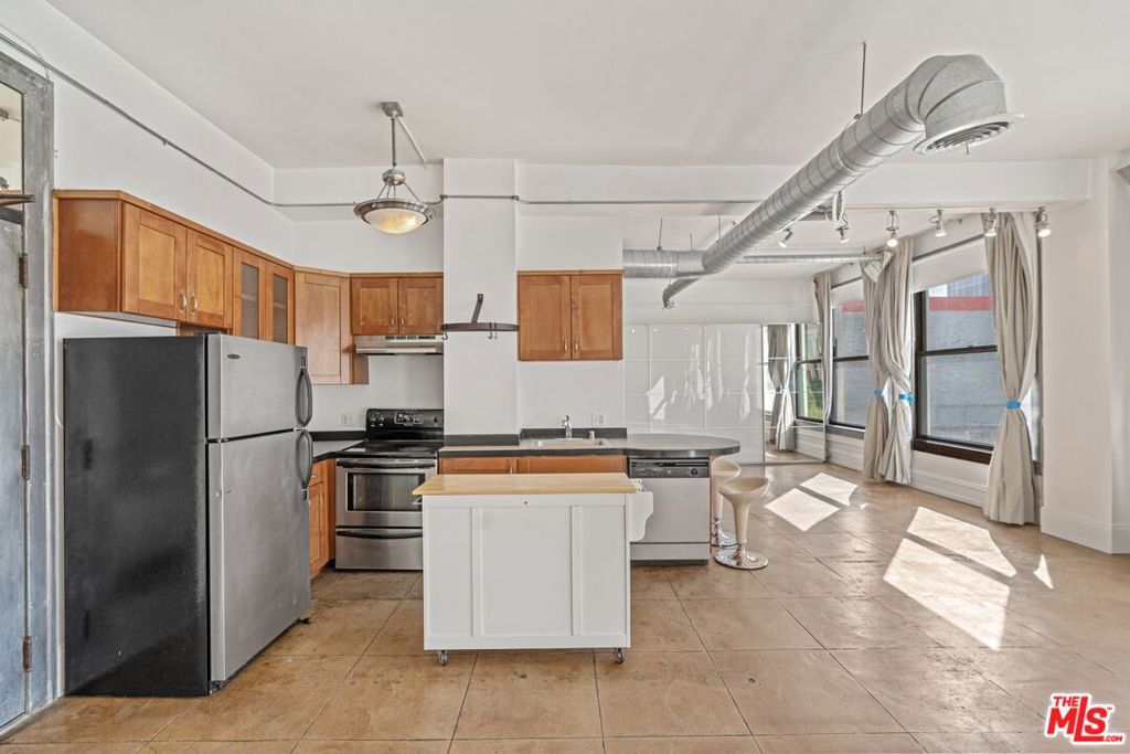 108 W 2ND Street Unit: 311