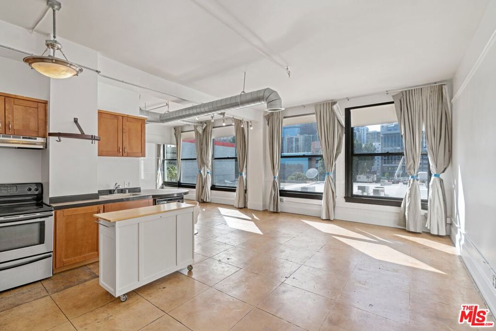 108 W 2ND Street Unit: 311