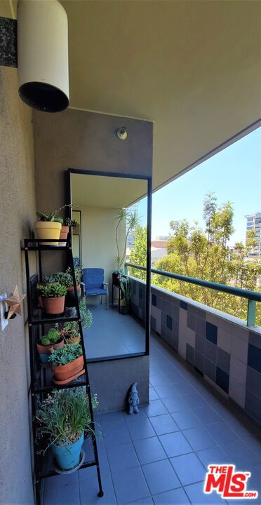 600 W 9th Street Unit: 914