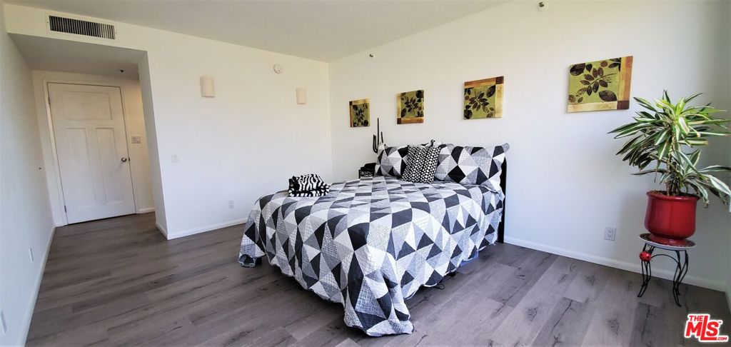 600 W 9th Street Unit: 914